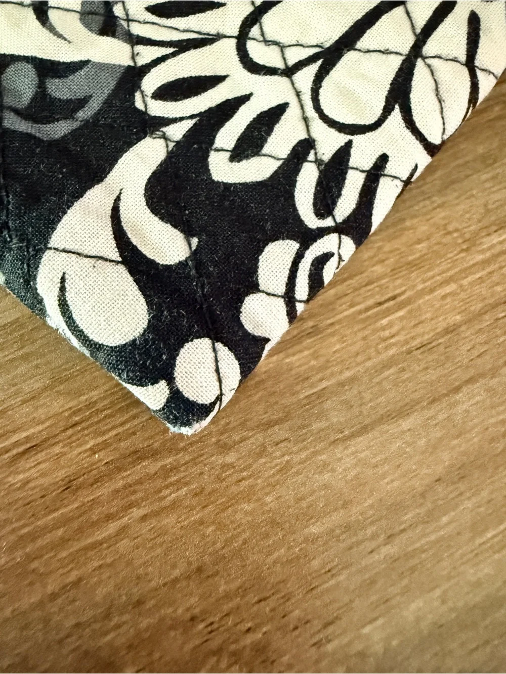 Vera Bradley Coin Purse in Retired Baroque Pattern - Picture 5 of 8